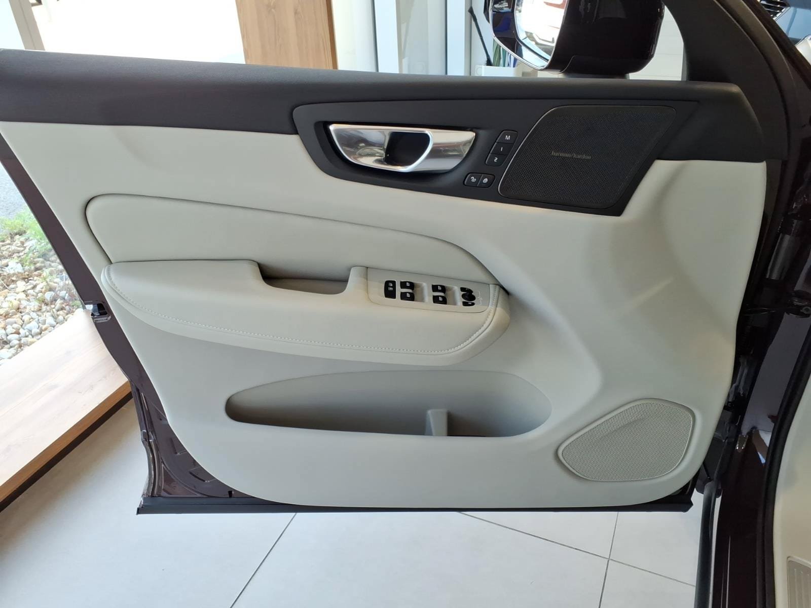 New 2026 Volvo XC60 T8 Ultra w/ Protection Package Premier AWD/4WD image 9