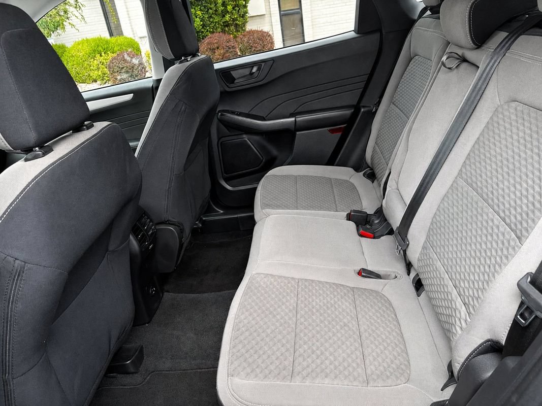Used 2022 Ford Escape SE w/ SE Sport Appearance Package FWD image 18