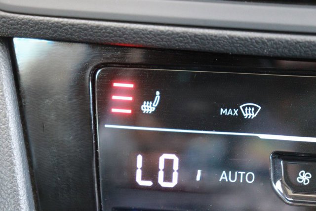 Used 2025 Volkswagen Jetta SE image 16