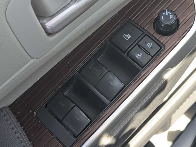 Used 2024 Toyota Sienna XLE FWD image 23