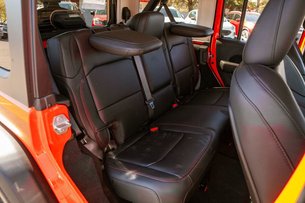 Used 2025 Jeep Wrangler Rubicon w/ Convenience Group image 12