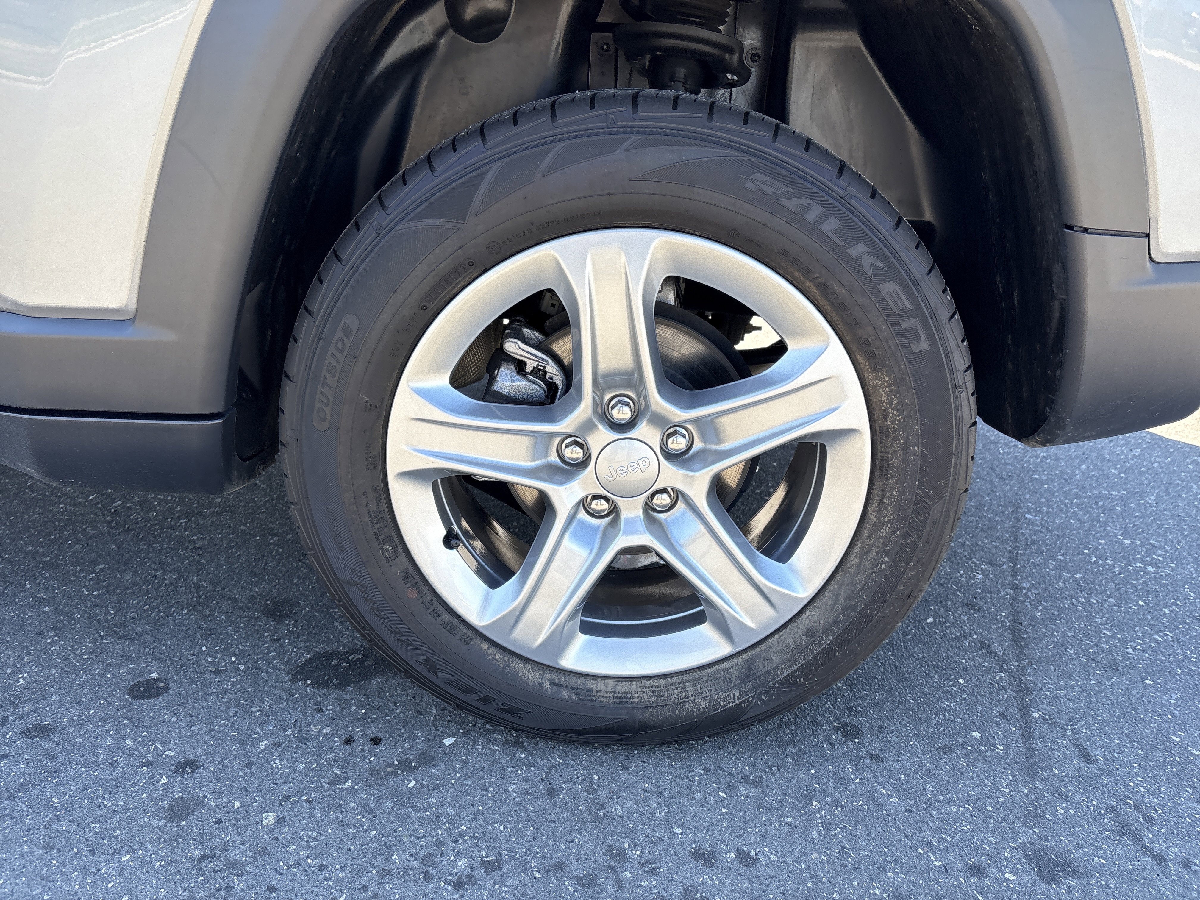 Used 2023 Jeep Compass Latitude image 13