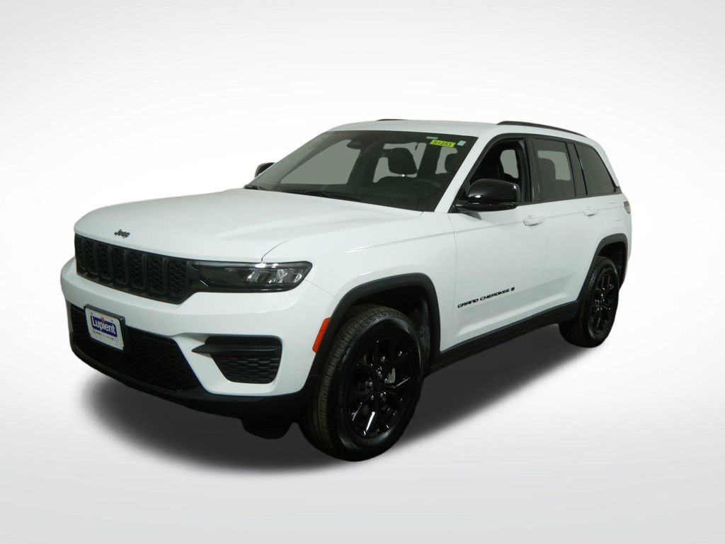 Used 2025 Jeep Grand Cherokee Altitude AWD/4WD image 9