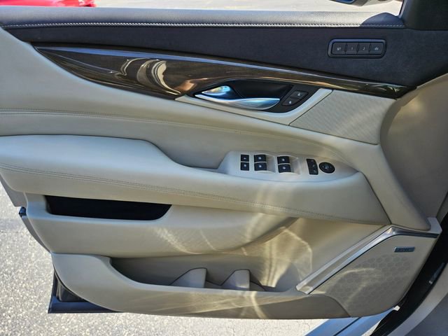 Used 2020 Cadillac Escalade Premium Luxury AWD/4WD image 29