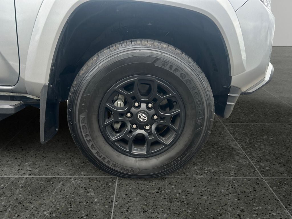 Used 2022 Toyota Tacoma SR5 AWD/4WD image 9