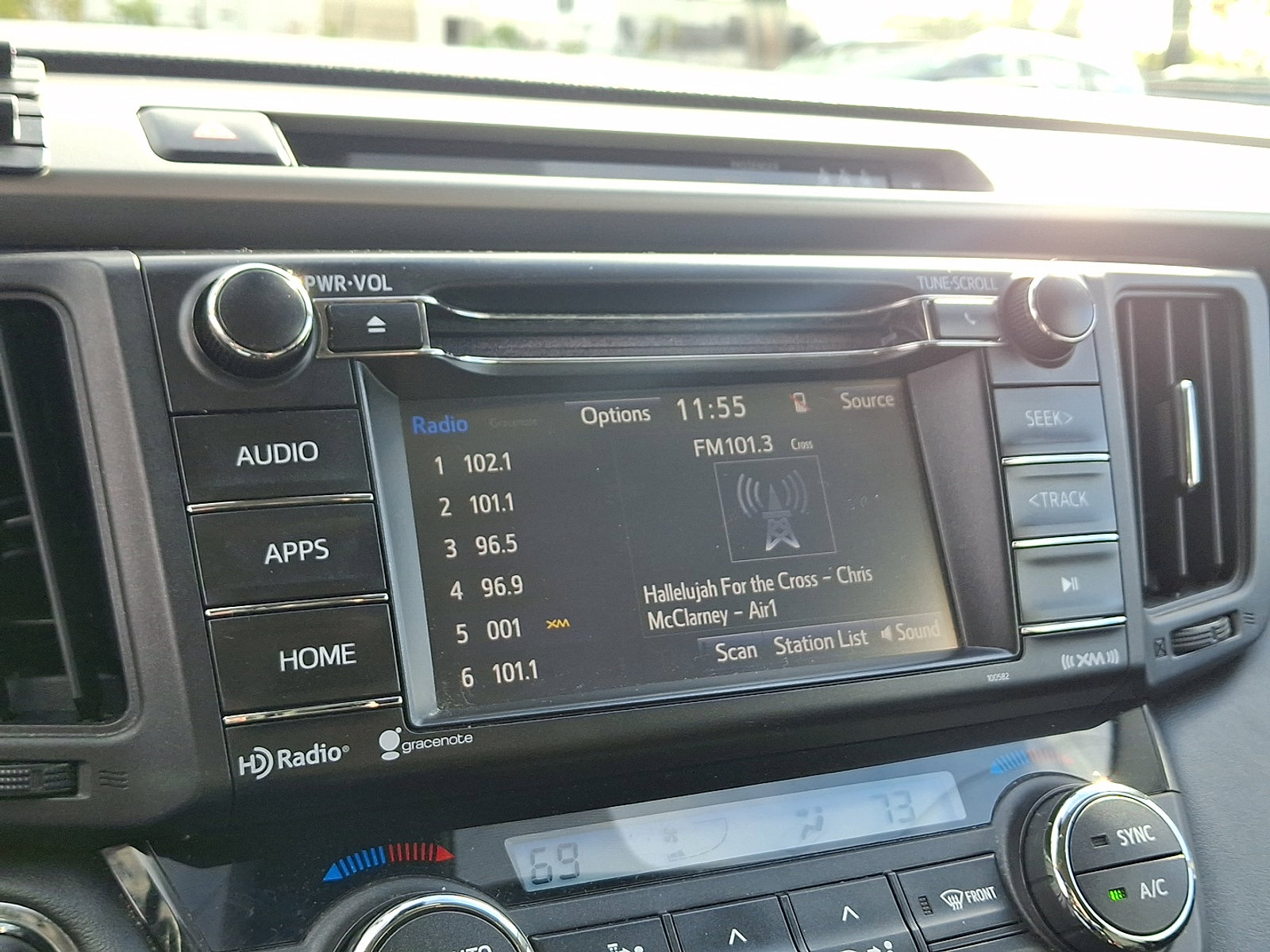 Used 2018 Toyota RAV4 XLE image 18