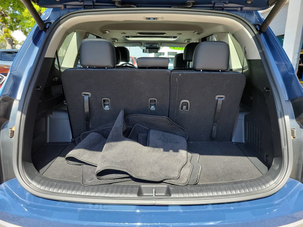 Certified 2023 Kia Telluride EX w/ EX Captain's Chair Package FWD image 9