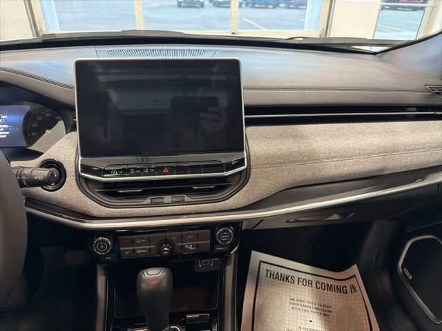 Used 2023 Jeep Compass Latitude w/ Sun and Sound Group image 19