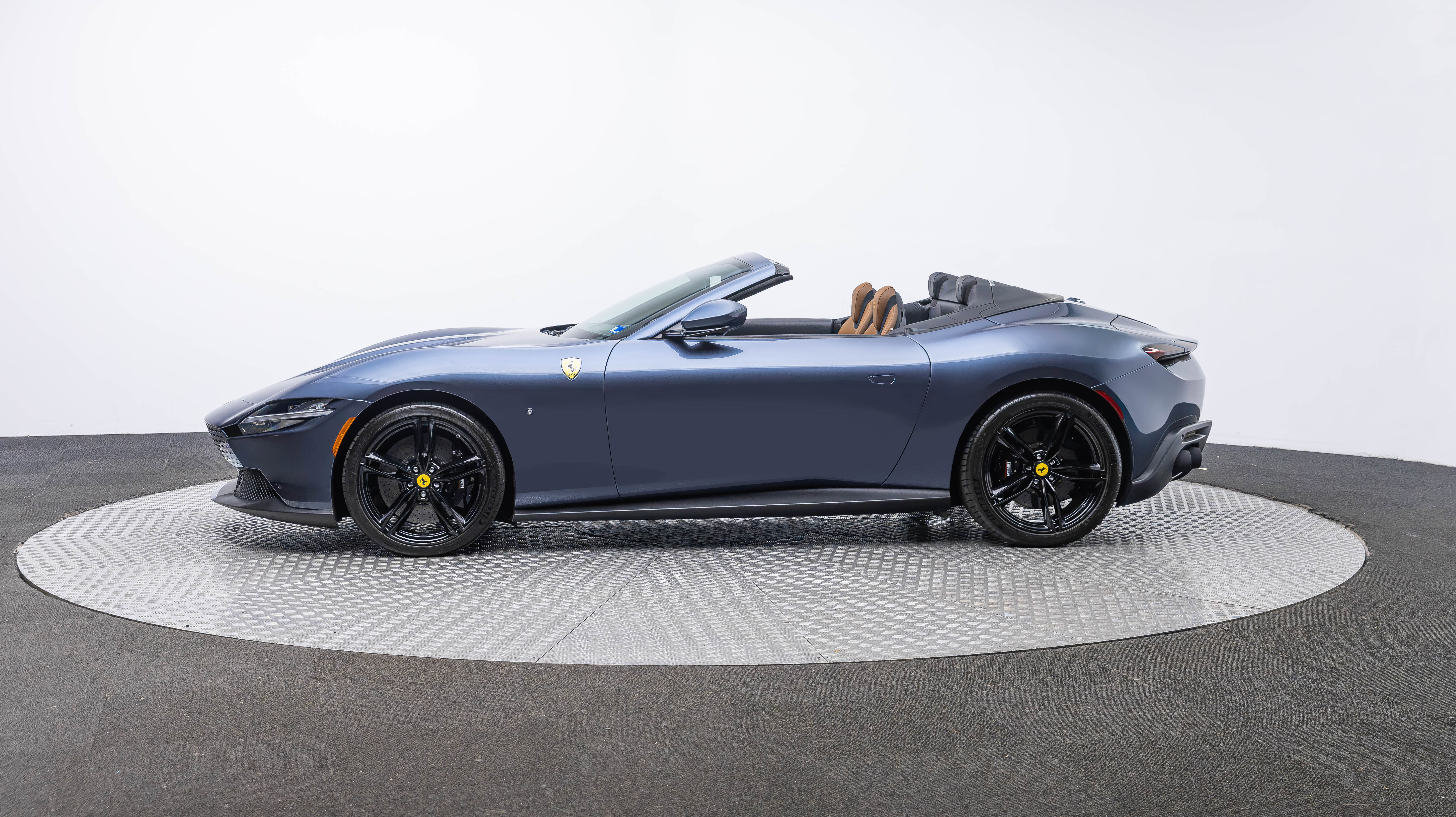 Certified 2024 Ferrari Roma Spider RWD image 2