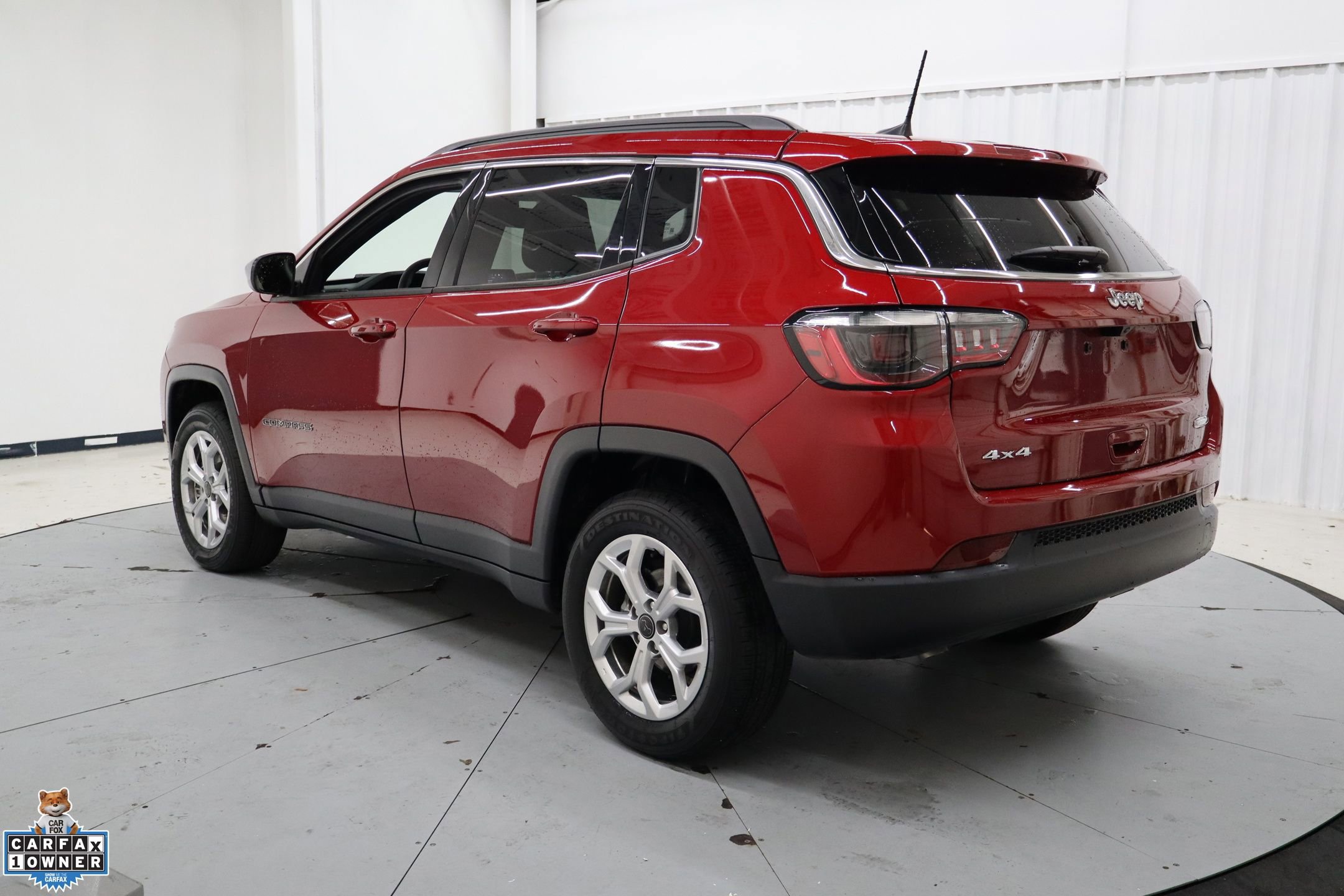 Used 2025 Jeep Compass Latitude image 8