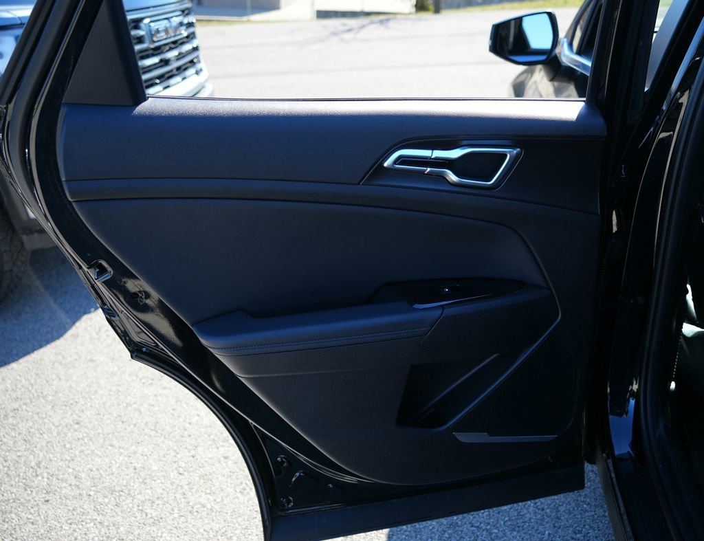 Used 2025 Kia Sportage EX image 21