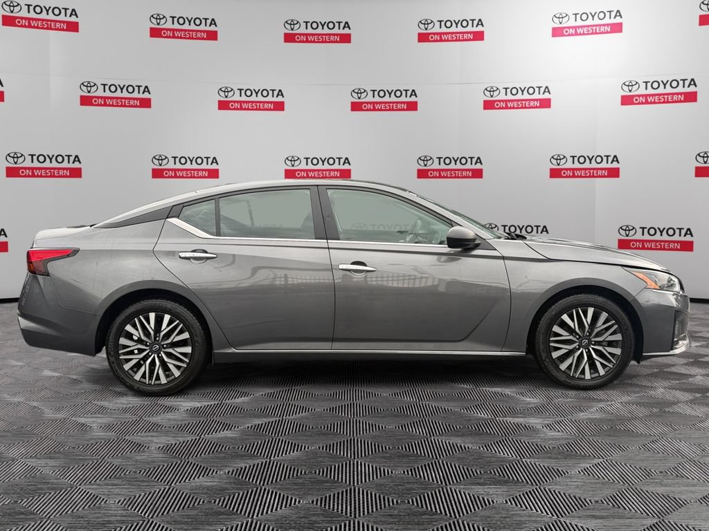 Used 2025 Nissan Altima 2.5 SV FWD image 4