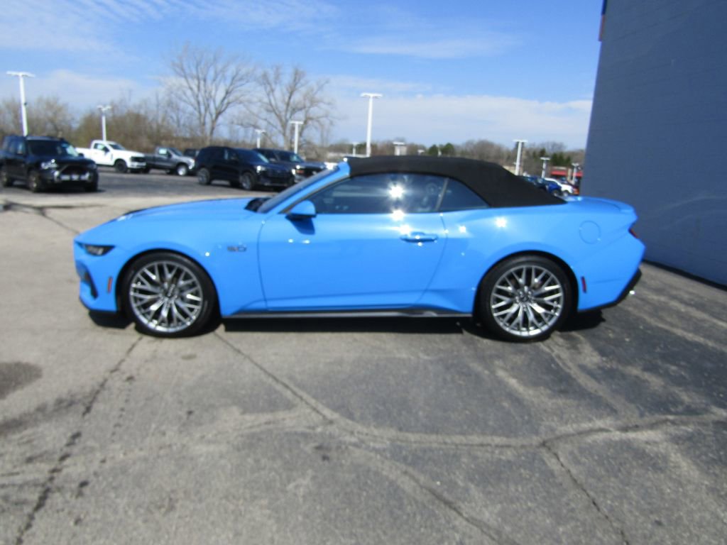 Used 2025 Ford Mustang GT Premium RWD image 3