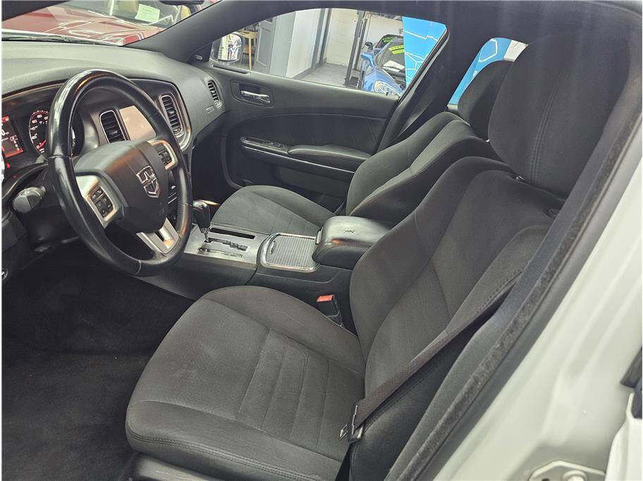 Used 2014 Dodge Charger R/T image 9