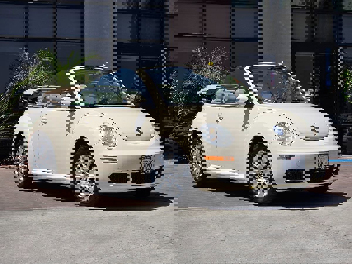 Used 2009 Volkswagen Beetle S image 3