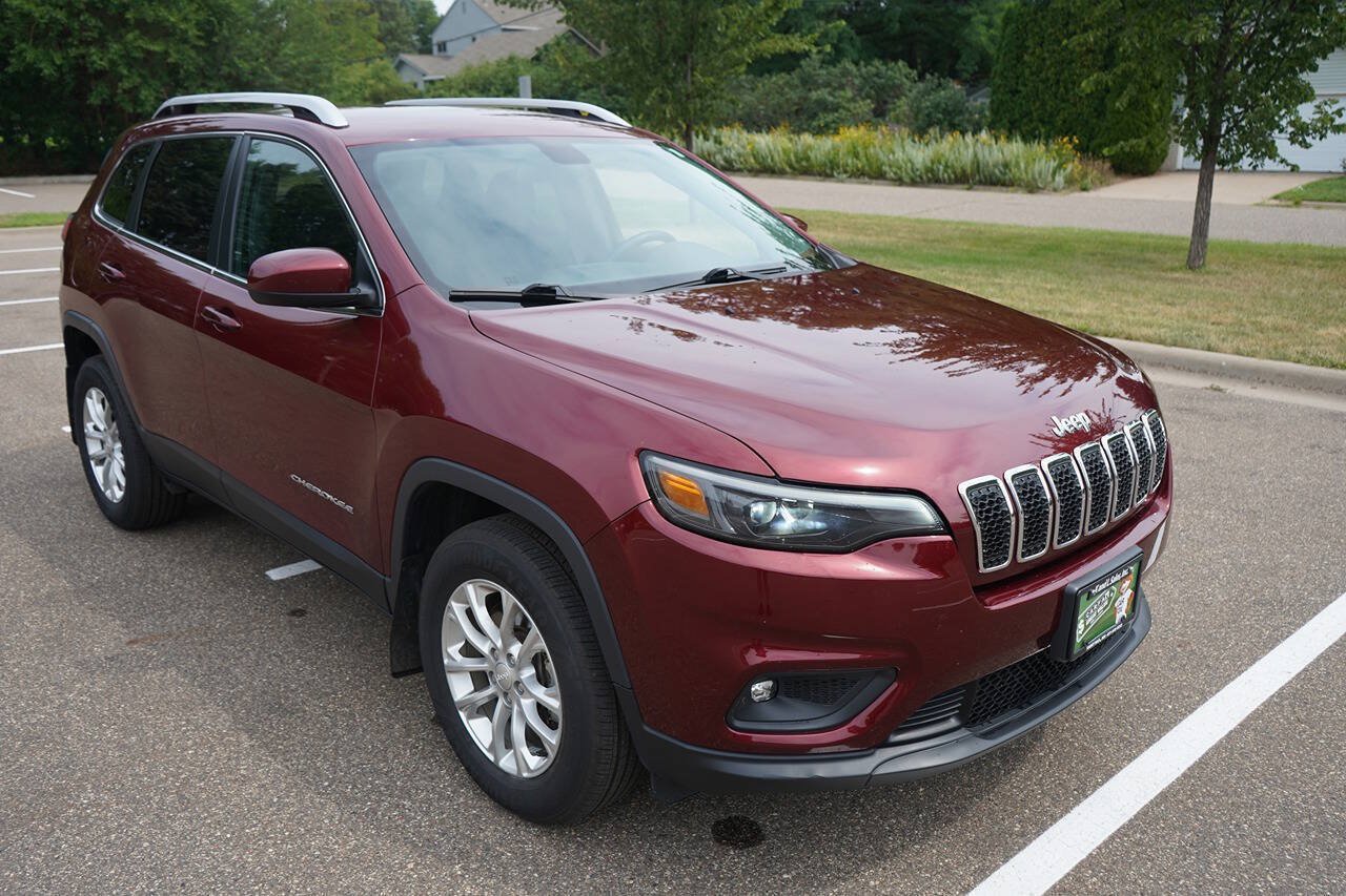 Used 2019 Jeep Cherokee Latitude w/ Cold Weather Group AWD/4WD image 9