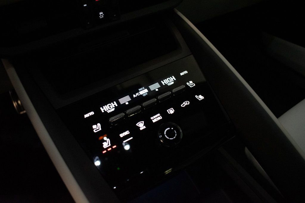 Used 2025 Porsche Macan 4S Electric image 31