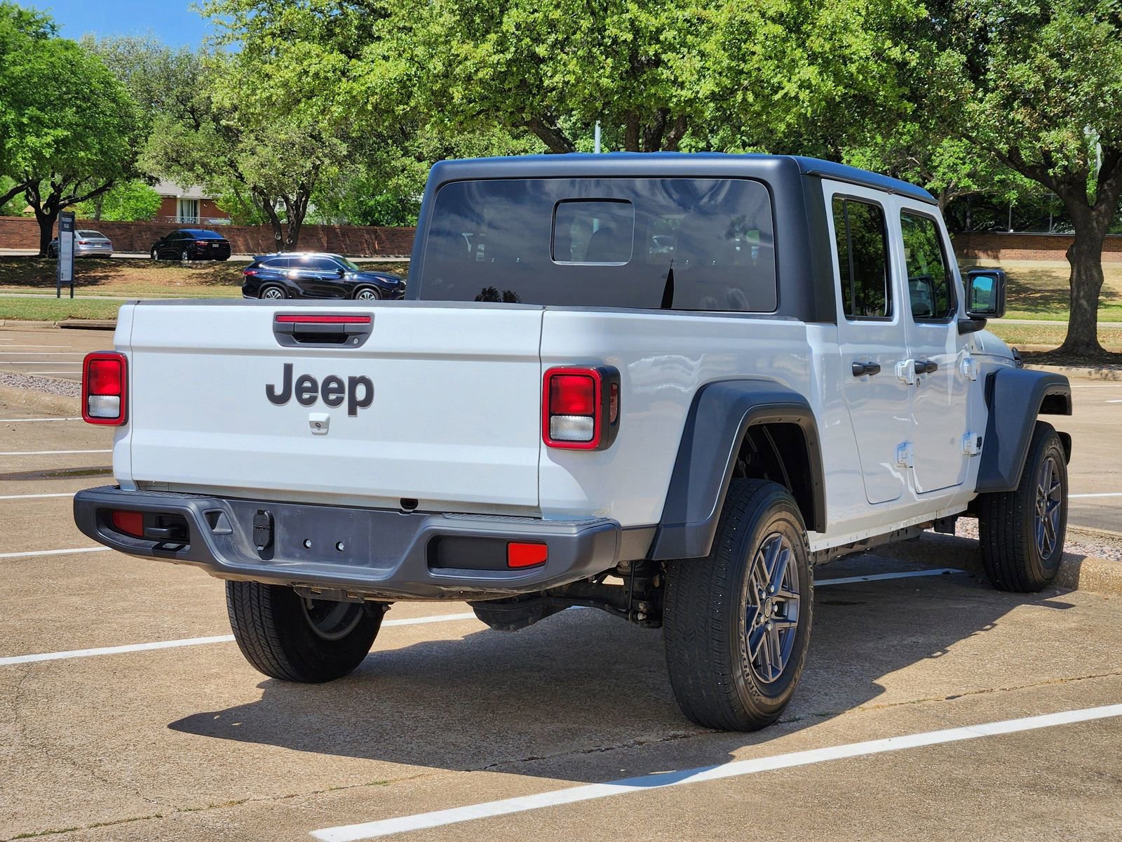 Used 2025 Jeep Gladiator Sport AWD/4WD image 6