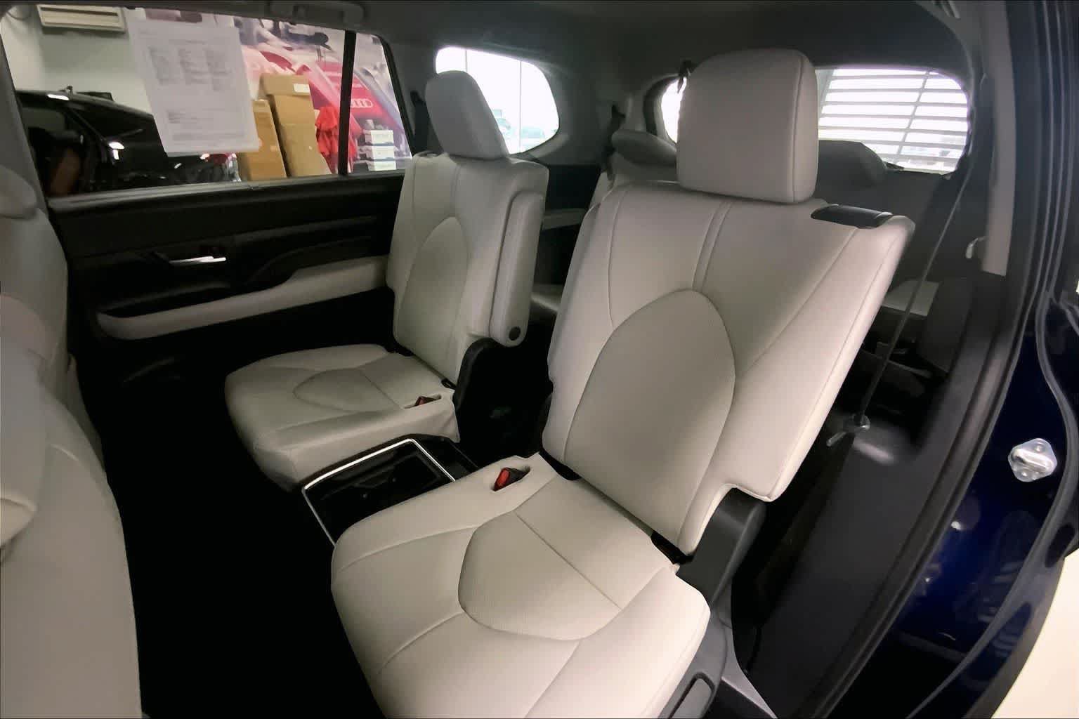 Used 2025 Toyota Grand Highlander AWD image 26