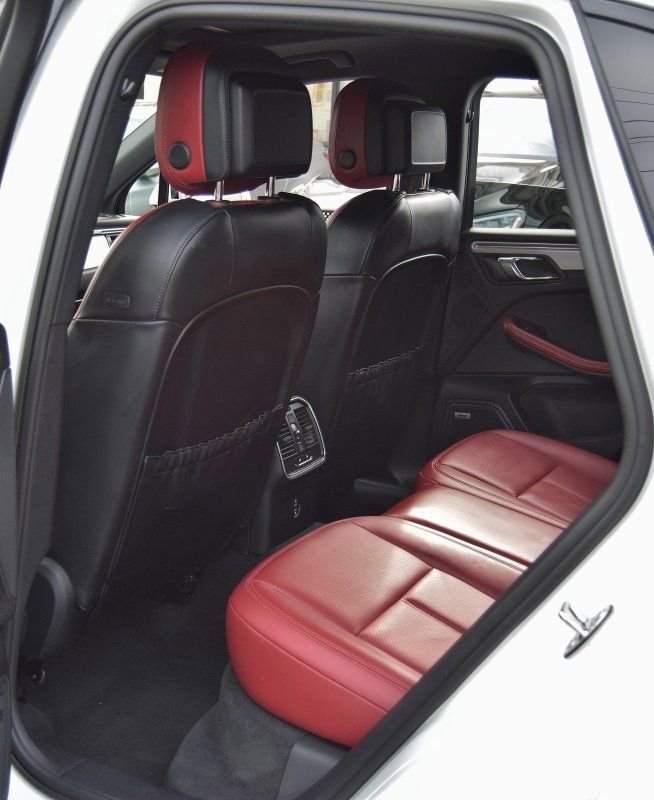 Used 2023 Porsche Macan image 36
