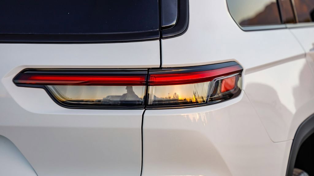 New 2025 Jeep Grand Cherokee L Altitude image 10