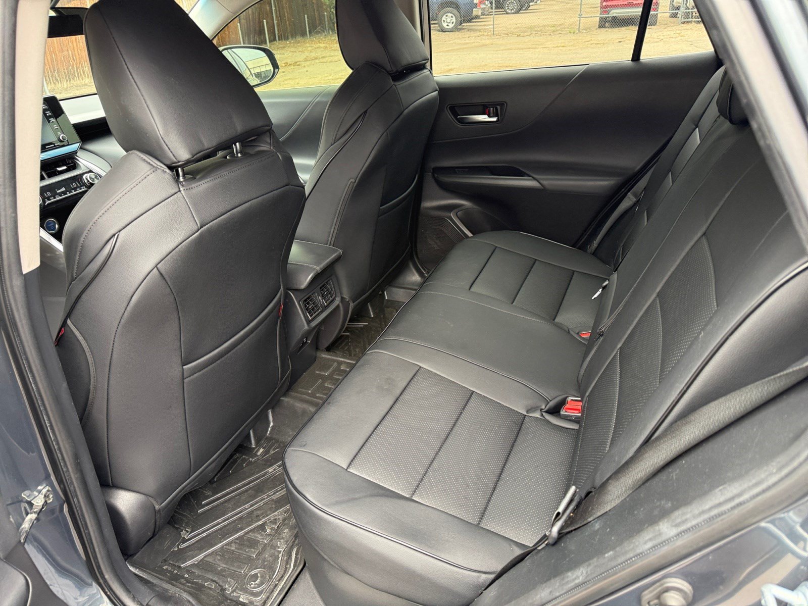 Used 2022 Toyota Venza LE AWD/4WD image 17