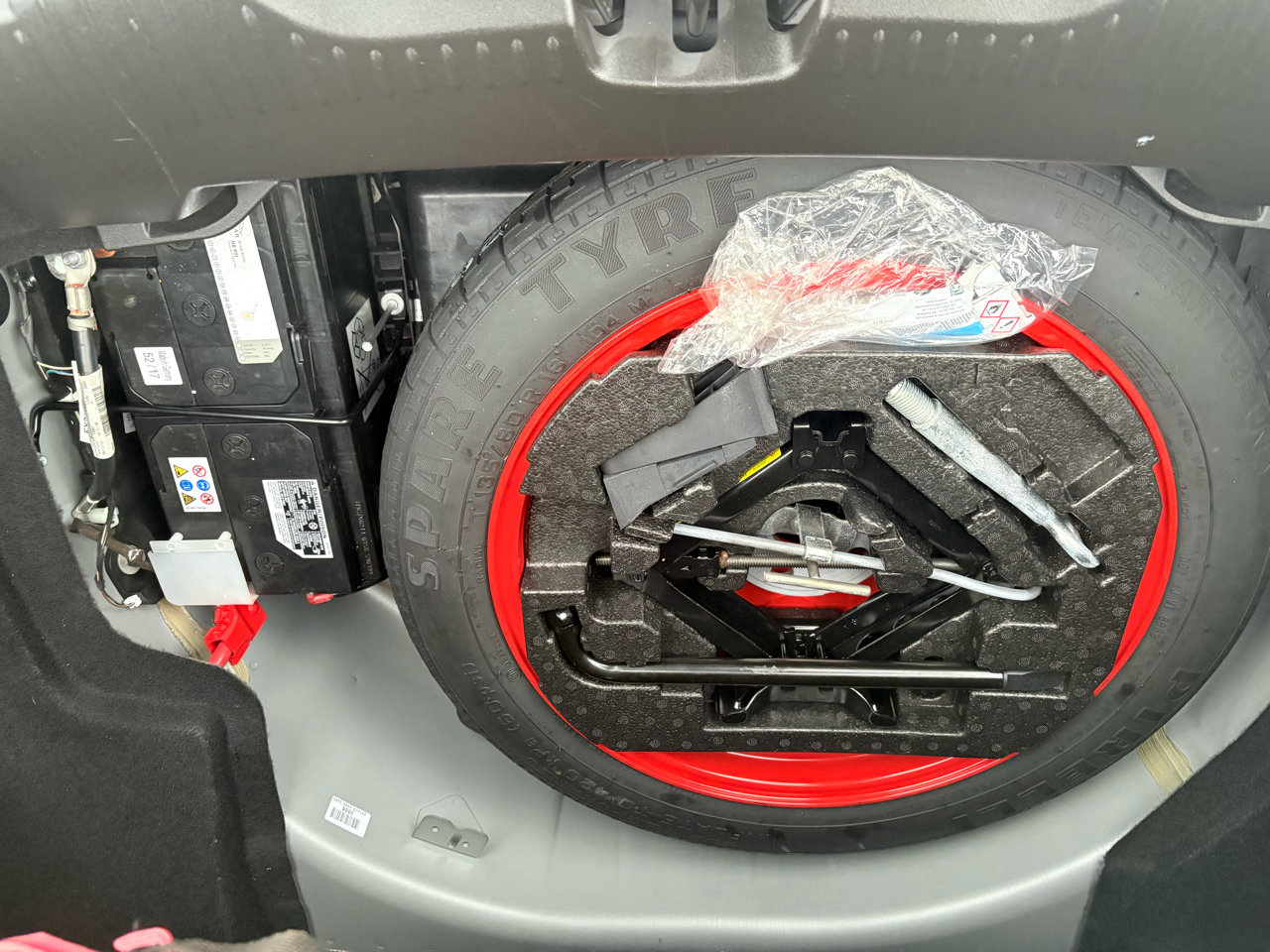 Used 2015 Jaguar XF Premium image 35