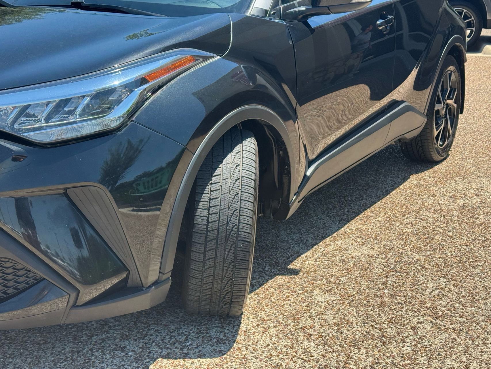 Used 2020 Toyota C-HR XLE FWD image 3