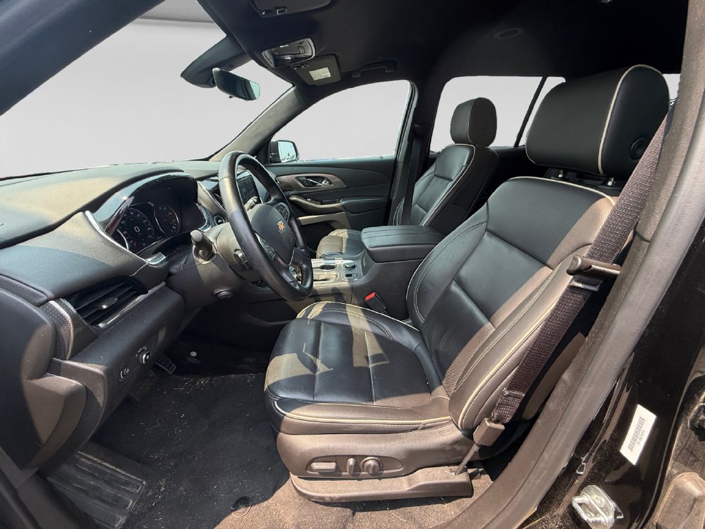 Used 2023 Chevrolet Traverse Premier AWD/4WD image 16