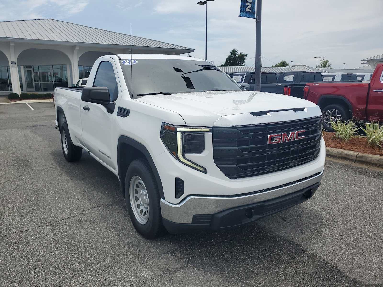 Used 2022 GMC Sierra 1500 Pro w/ Pro Value Package AWD/4WD image 8