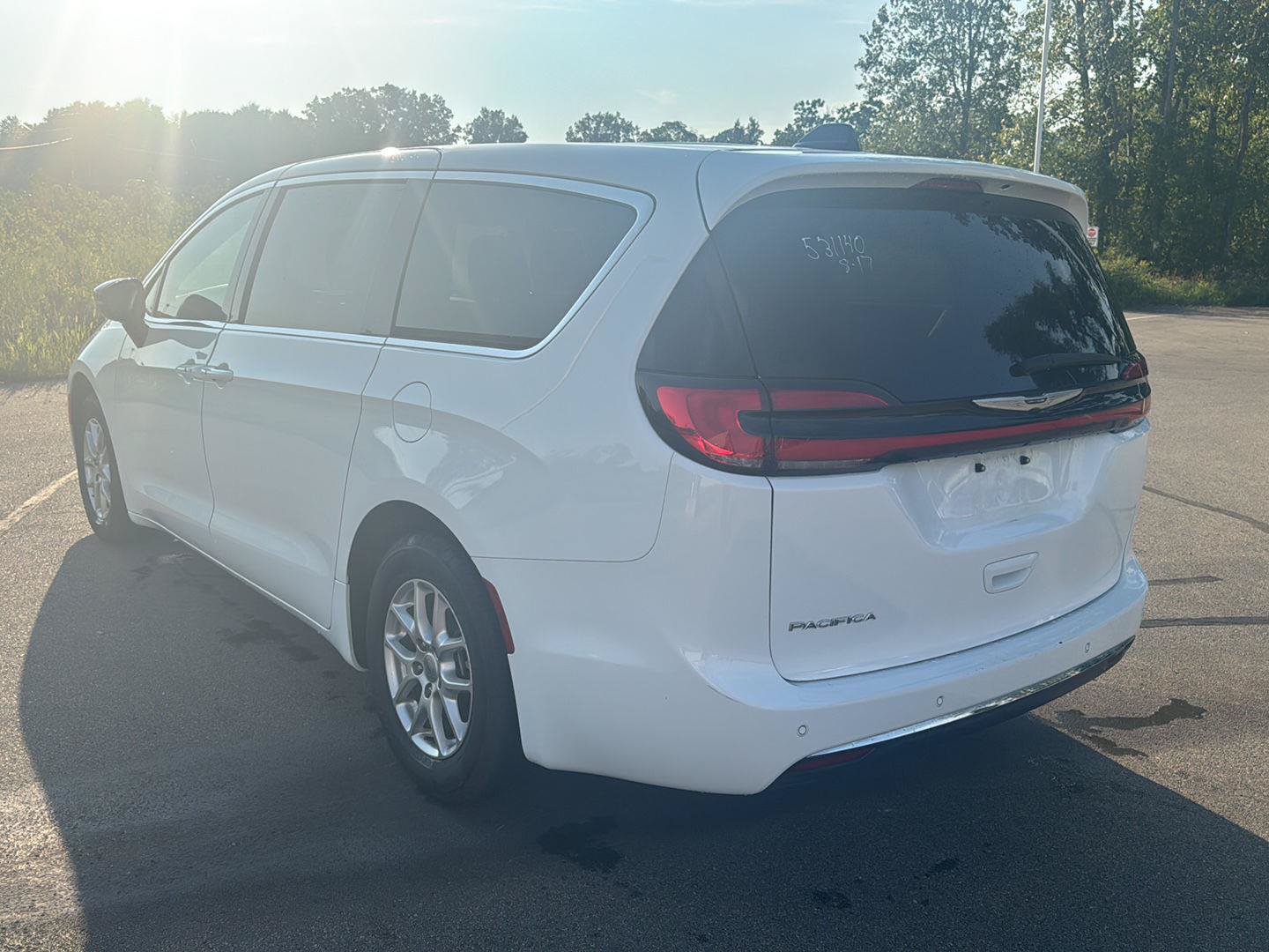 Used 2025 Chrysler Pacifica Select FWD image 3