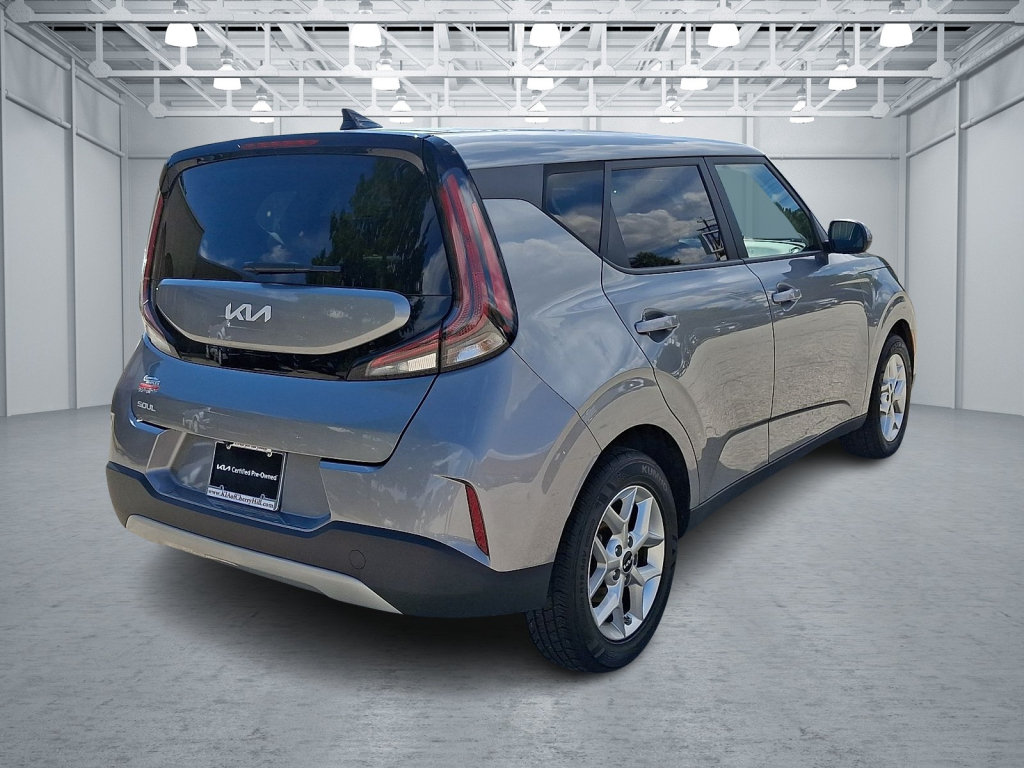 Used 2024 Kia Soul LX w/ Option Group 015 FWD image 11