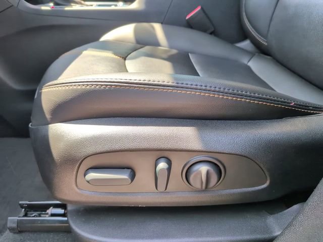 Used 2022 Chevrolet Equinox Premier AWD/4WD image 17