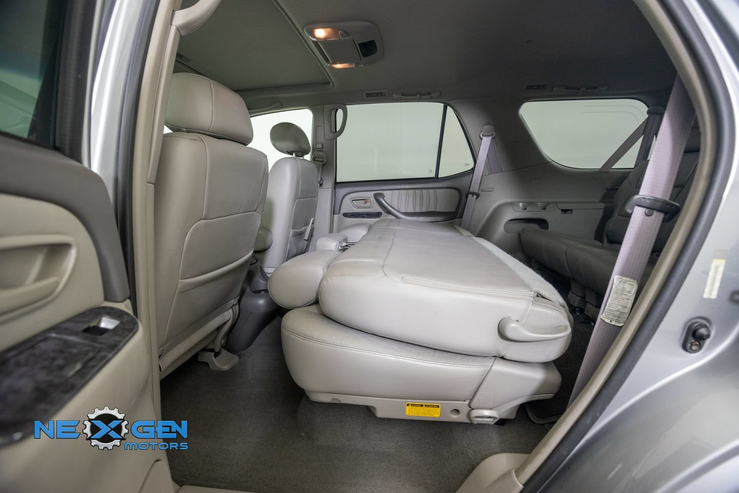 Used 2004 Toyota Sequoia Limited w/ Preferred Accessory Pkg AWD/4WD image 30