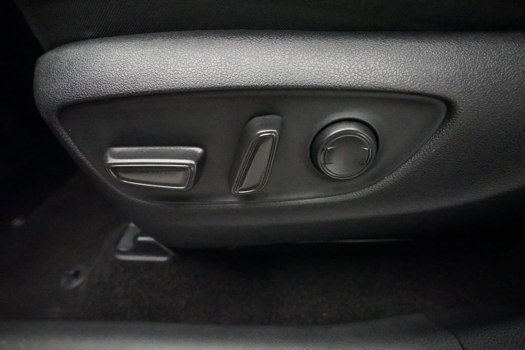 Used 2025 Toyota RAV4 XLE image 30