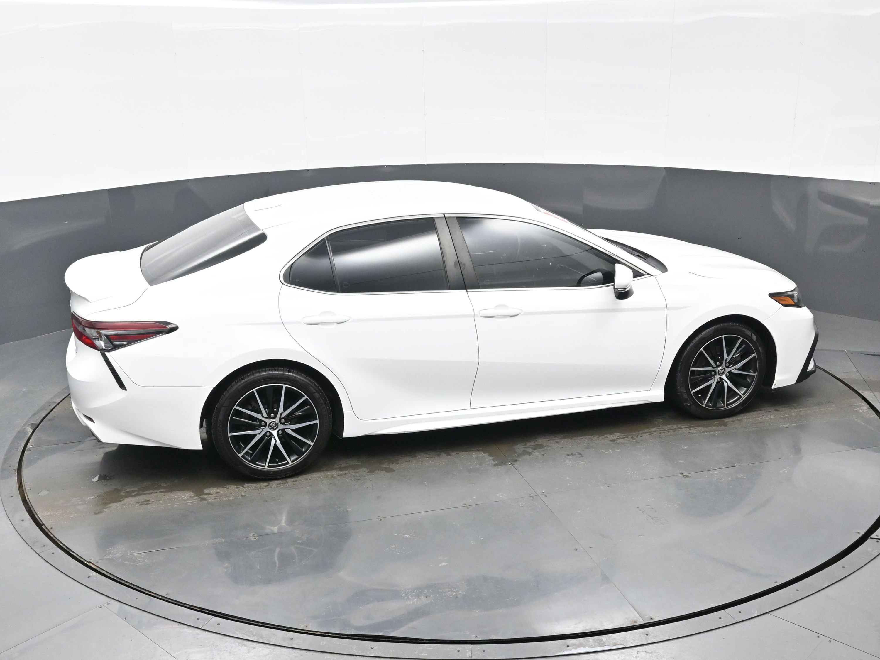 Used 2021 Toyota Camry SE w/ Cold Weather Package image 41