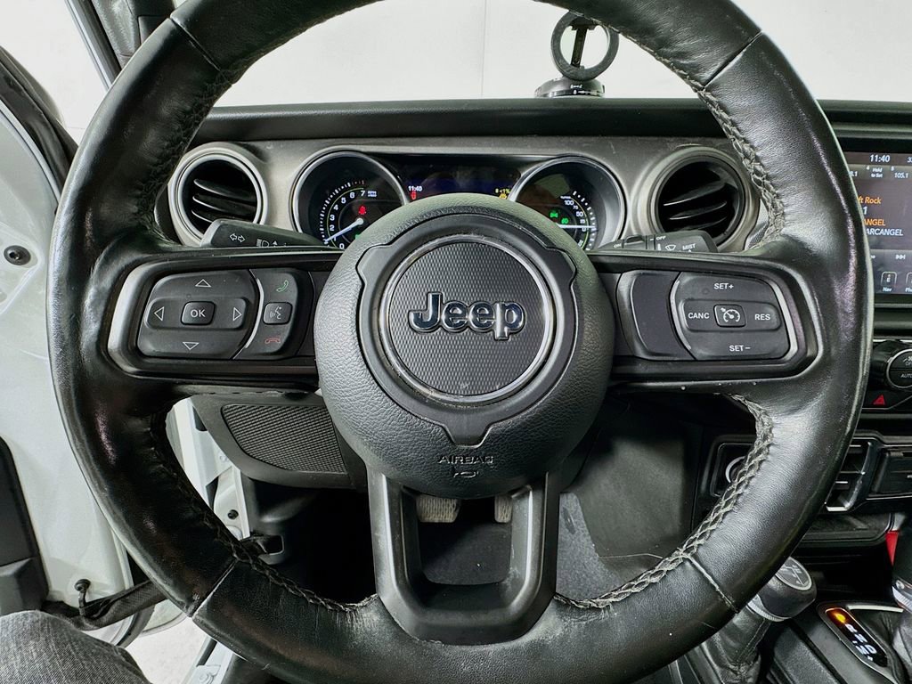 Used 2023 Jeep Wrangler Unlimited w/ Sun & Screen Package image 33