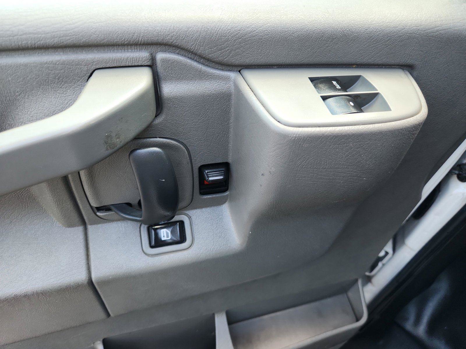 Used 2016 Chevrolet Express 2500 RWD image 17