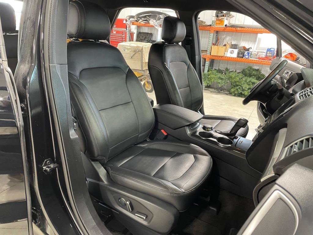 Used 2017 Ford Explorer XLT w/ Equipment Group 202A image 27