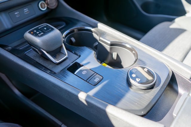 Used 2022 Nissan Rogue SV image 34