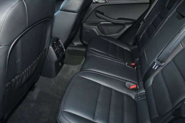 Certified 2026 Porsche Macan Base image 25