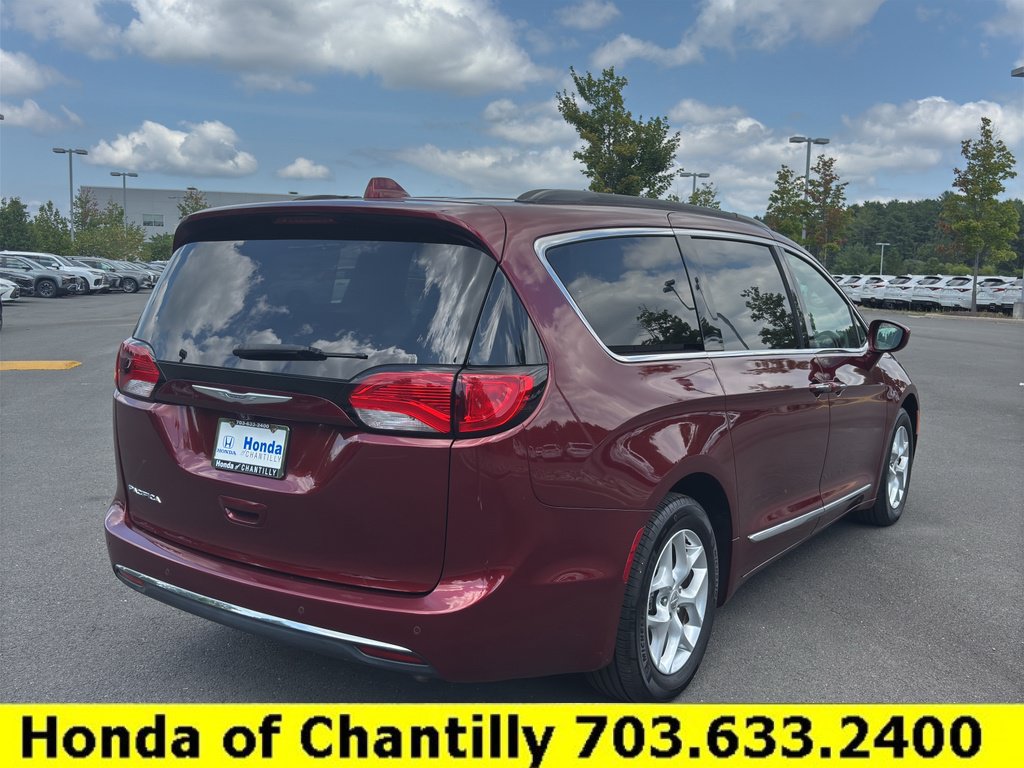 Used 2017 Chrysler Pacifica Touring-L w/ Tire & Wheel Group FWD image 7