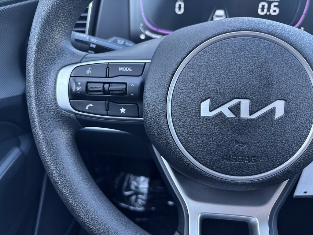 Used 2025 Kia Sportage LX AWD/4WD image 16