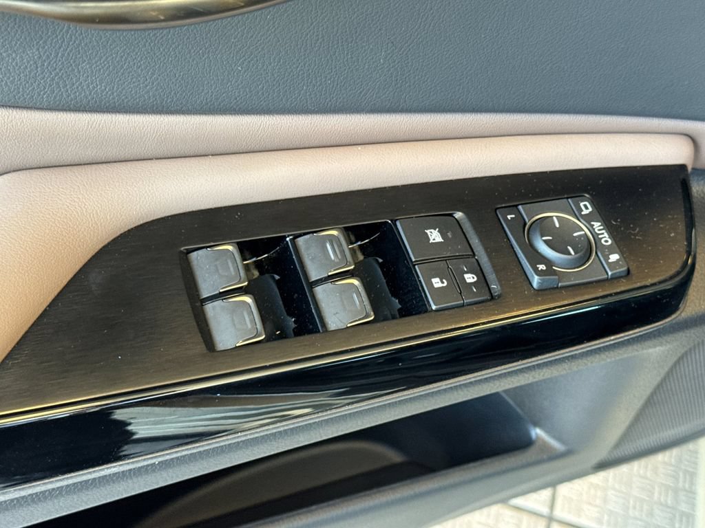 Used 2025 Lexus ES 350 w/ Premium Package FWD image 13