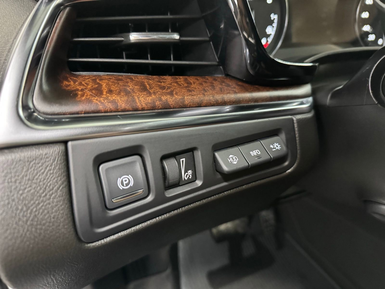 Used 2022 Cadillac XT5 Premium Luxury w/ Technology Package image 24