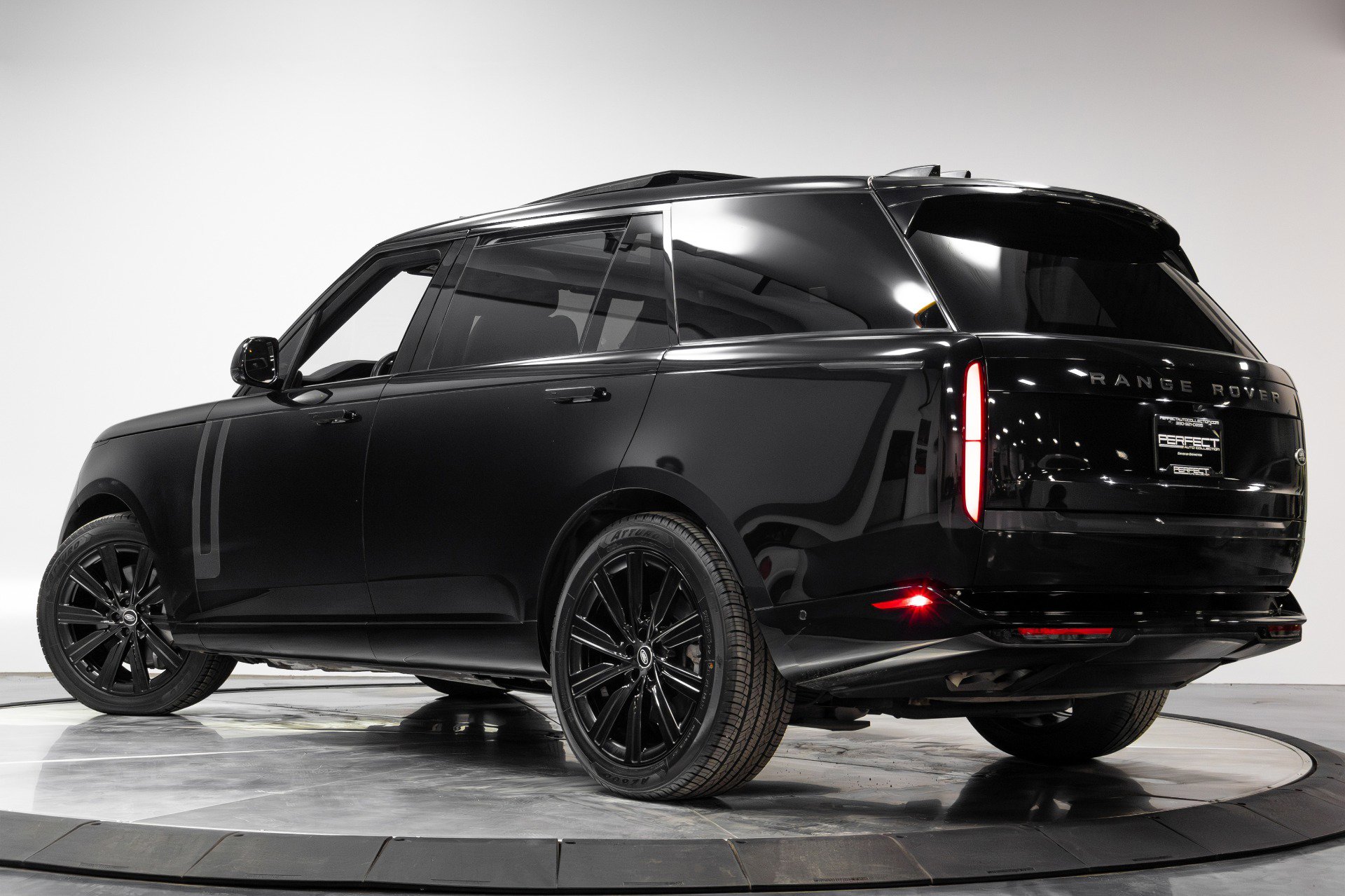 Used 2023 Land Rover Range Rover Long Wheelbase SE image 50