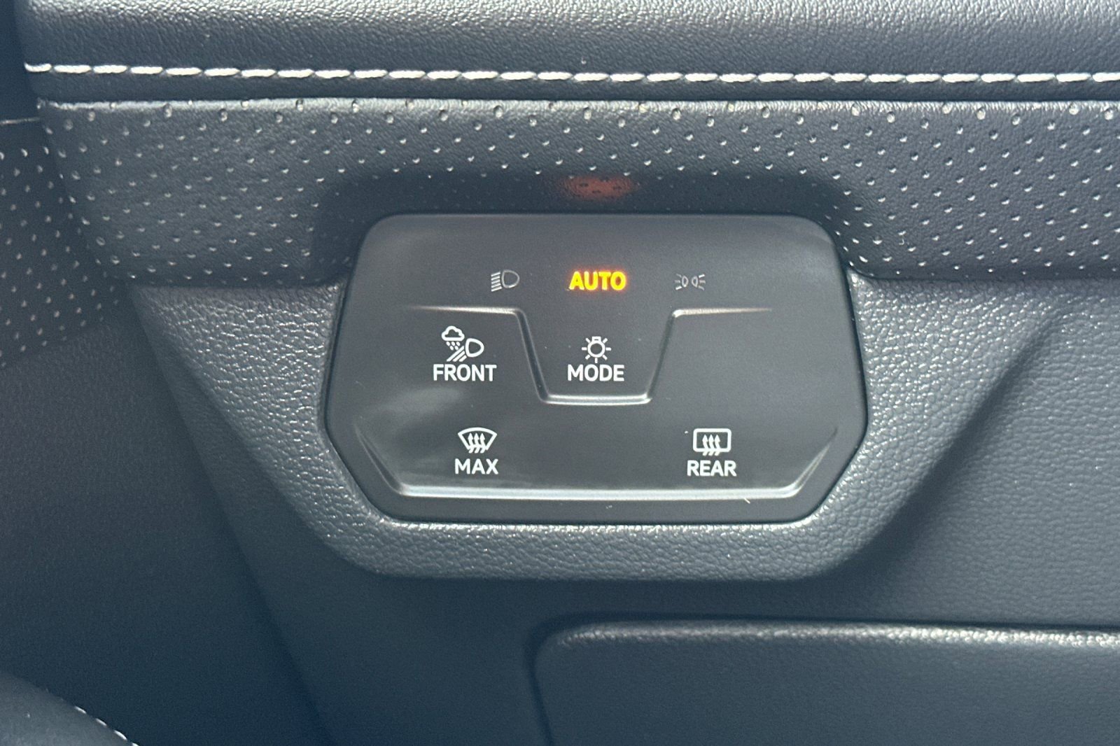 Used 2024 Volkswagen Atlas SE FWD image 36