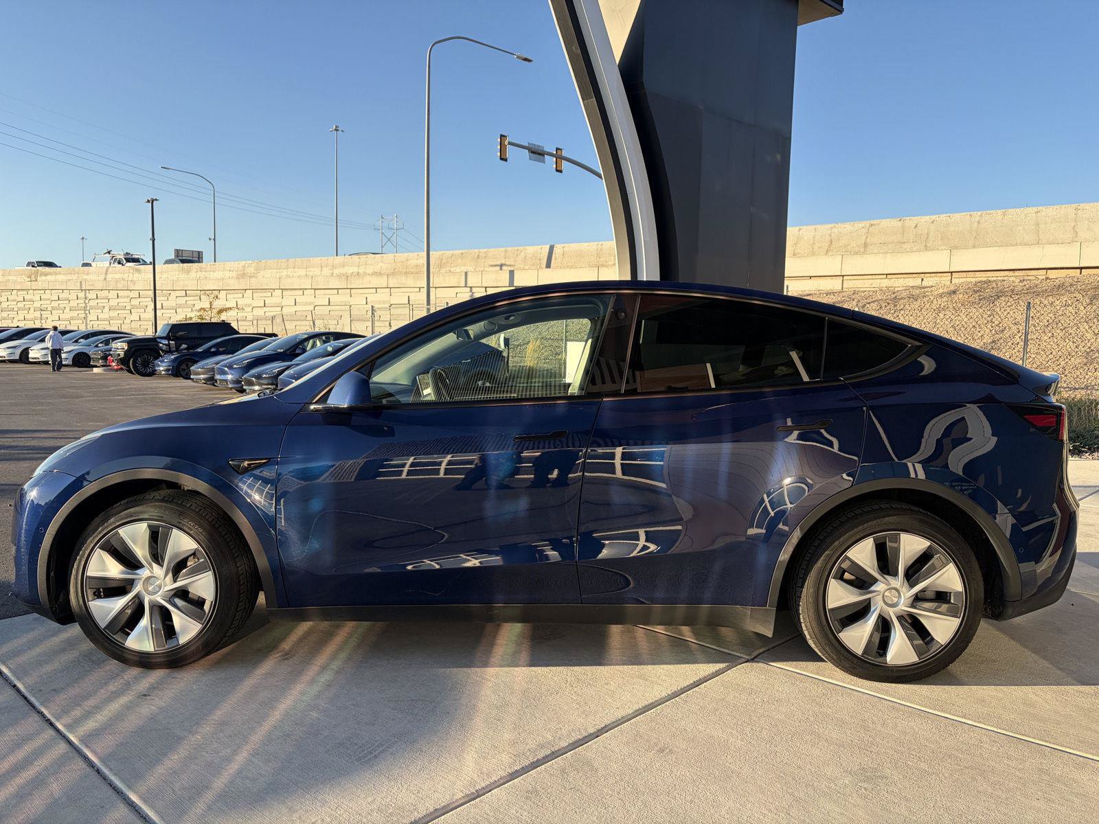 Used 2022 Tesla Model Y Long Range AWD/4WD image 5