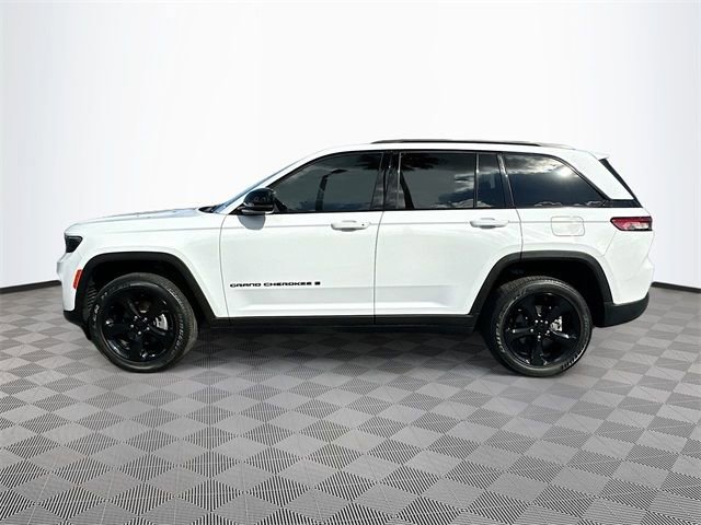 Used 2023 Jeep Grand Cherokee Altitude image 4