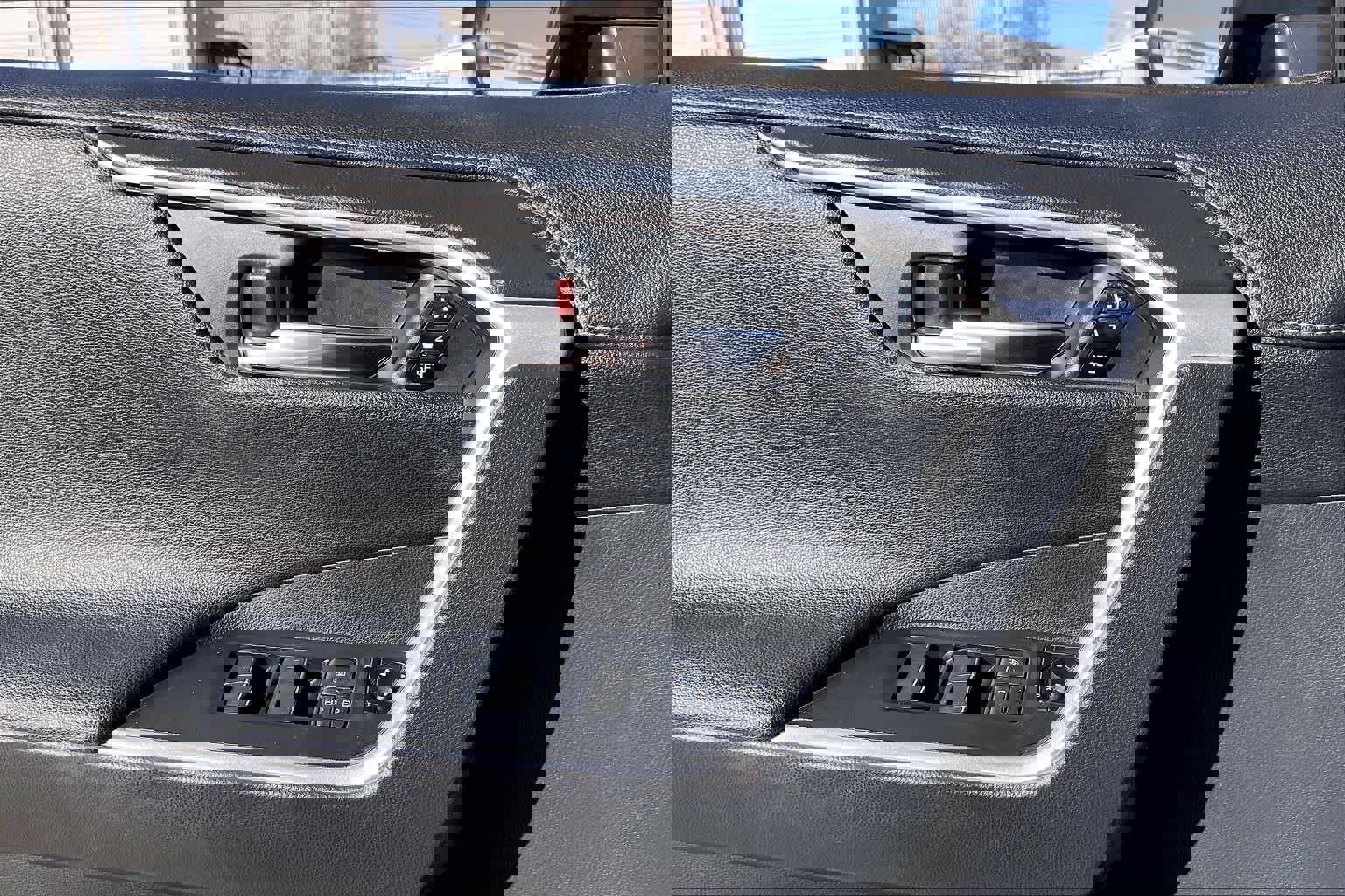 Used 2021 Toyota RAV4 Limited image 34